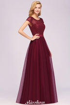 Vestido de noche elegante de corte evasé con mangas casquillo, estampado floral y apliques de tul para damas de honor