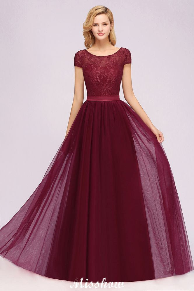 Vestido de noche elegante de corte evasé con mangas casquillo, estampado floral y apliques de tul para damas de honor