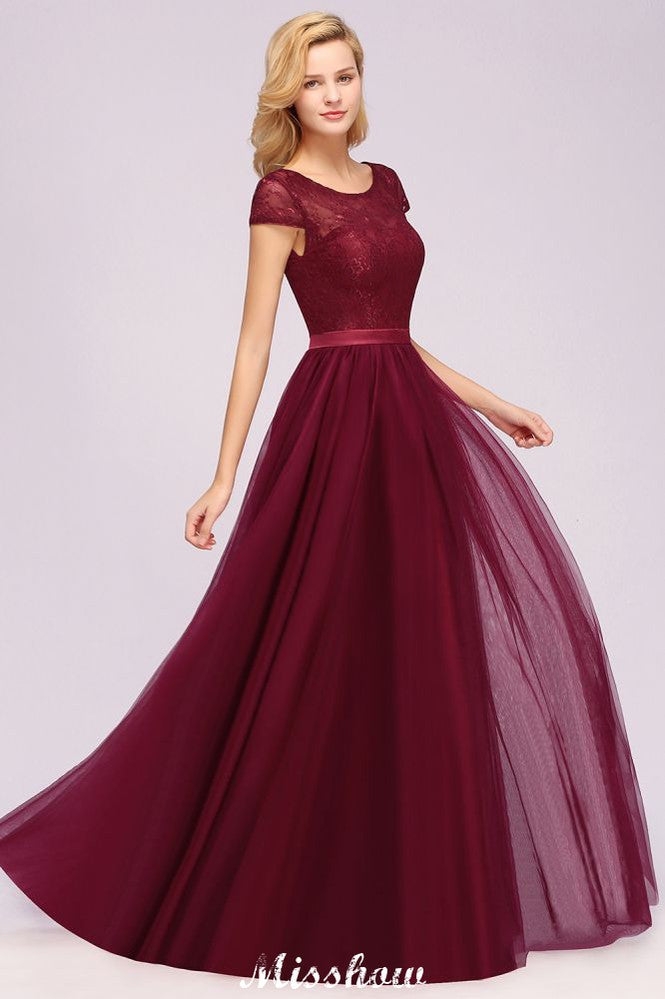 Vestido de noche elegante de corte evasé con mangas casquillo, estampado floral y apliques de tul para damas de honor