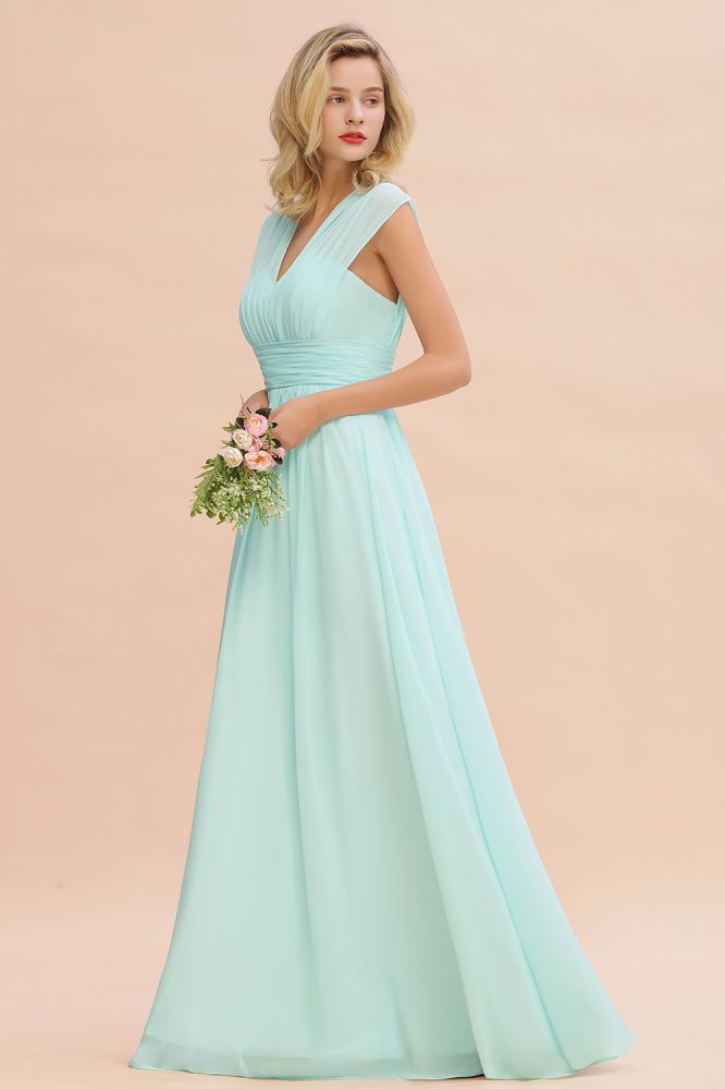Elegante vestido de dama de honor de gasa, sin mangas, con escote en V, corte en A y largo hasta el suelo, con volantes.