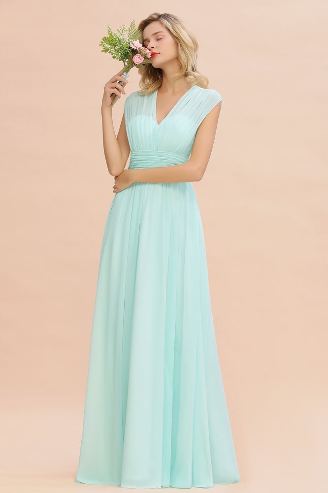 Elegante vestido de dama de honor de gasa, sin mangas, con escote en V, corte en A y largo hasta el suelo, con volantes.