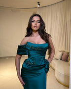 Robe de bal élégante en satin à une épaule, sans manches, avec appliques et fente sur le devant