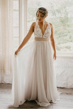 Robe de mariée élégante à décolleté en V profond croisé avec ceinture WD443