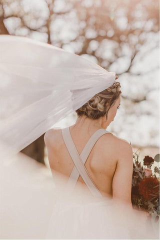 Elegante vestido de novia con escote en V profundo cruzado y cinturón WD443