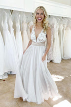 Robe de mariée élégante à décolleté en V profond croisé avec ceinture WD443