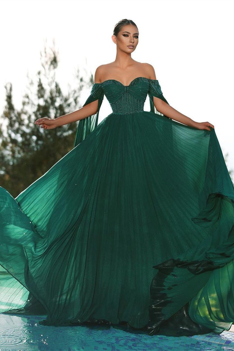 Elegante vestido de graduación verde oscuro con hombros descubiertos y lentejuelas, corte en A