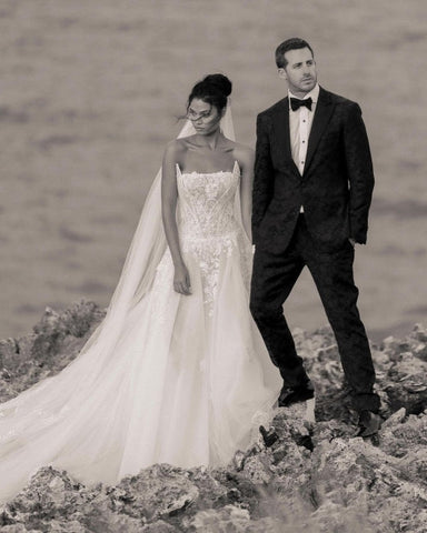 Vestidos de novia de corte A con elegantes apliques de diseñador y encaje. 