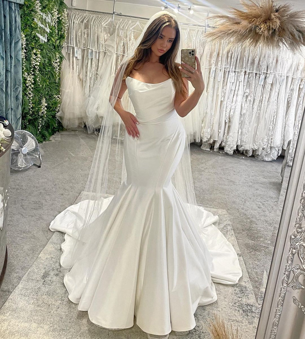 Elegante vestido de novia de sirena sin mangas hasta el suelo, de satén con volantes