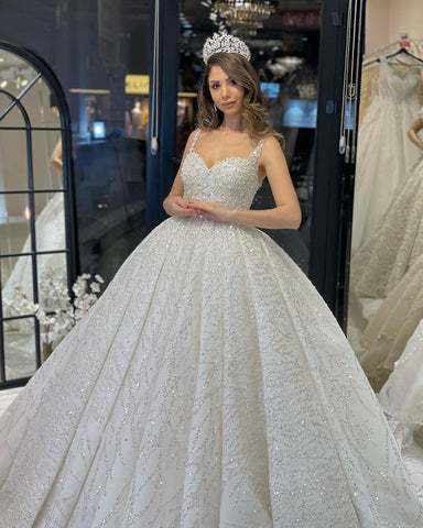 Elegante vestido de novia largo hasta el suelo, escote corazón, sin mangas, corte en A, con lentejuelas y volantes.