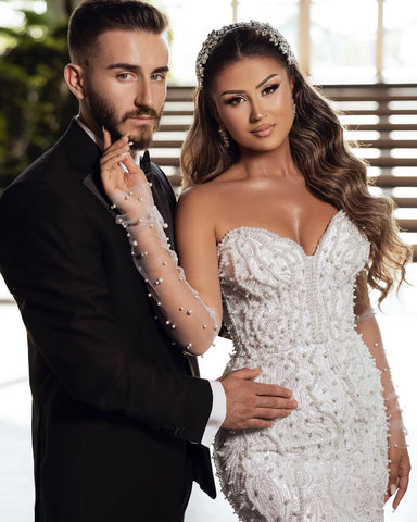 Elegante vestido de novia largo hasta el suelo, estilo sirena, sin mangas, de encaje con escote corazón y cuentas.