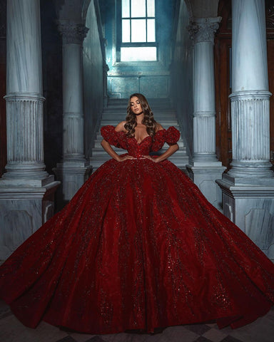 Elegante vestido de novia largo hasta el suelo, con escote en V, sin mangas, hombros descubiertos, corte en A, lentejuelas y volantes.