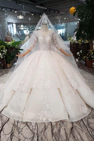Robe de mariée élégante à manches courtes et dentelle superposée WD380