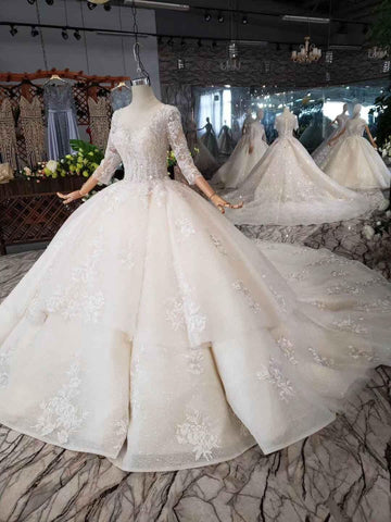 Robe de mariée élégante à manches courtes et dentelle superposée WD380