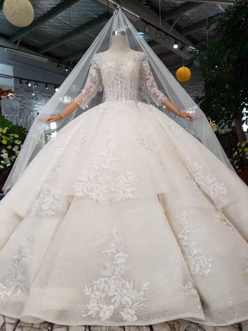 Robe de mariée élégante à manches courtes et dentelle superposée WD380
