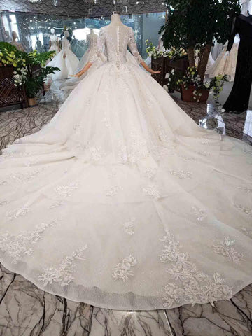 Robe de mariée élégante à manches courtes et dentelle superposée WD380
