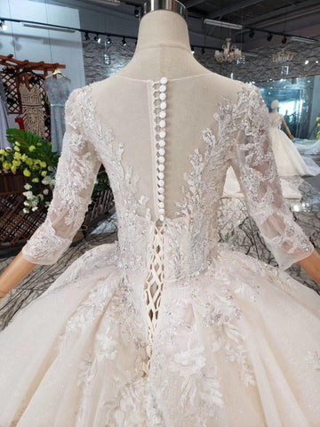 Robe de mariée élégante à manches courtes et dentelle superposée WD380