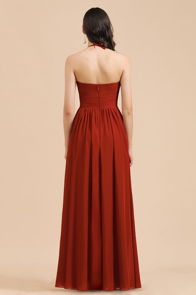 Elegante vestido de dama de honor de gasa corte A con escote halter, sin mangas y largo hasta el suelo.