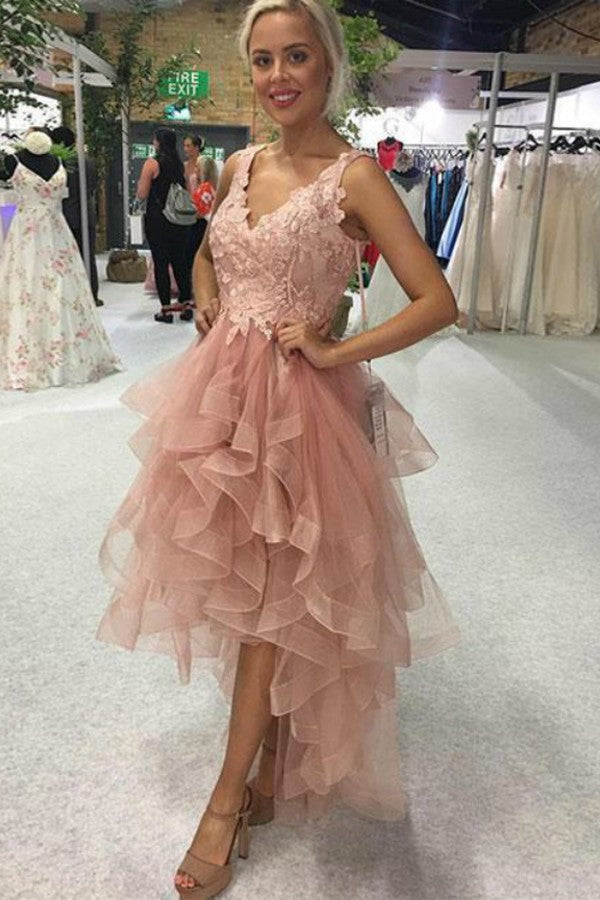 Elegante vestido de graduación de tul con encaje, corte asimétrico, escote en V, espalda descubierta y corte en A.