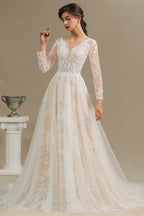 Robe de mariée élégante en dentelle, décolleté en V profond, manches longues, longueur au sol 