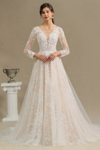 Robe de mariée élégante en dentelle, décolleté en V profond, manches longues, longueur au sol 