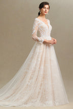 Robe de mariée élégante en dentelle, décolleté en V profond, manches longues, longueur au sol 