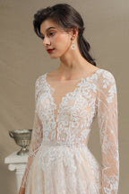 Robe de mariée élégante en dentelle, décolleté en V profond, manches longues, longueur au sol 