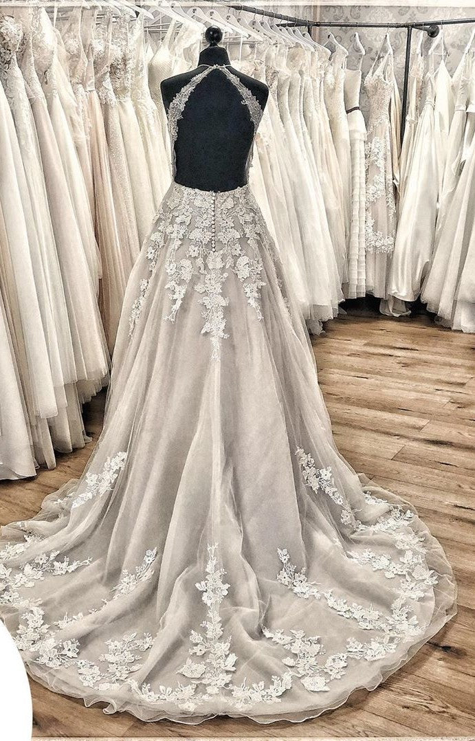 Elegante vestido de novia largo de corte A, escote halter, espalda descubierta, apliques, encaje, tul, volantes y cola
