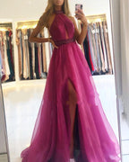 Robe de bal longue élégante en tulle, coupe trapèze, dos nu et fente.