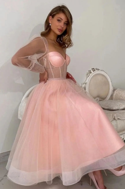 Robe de bal élégante longue en tulle rose à manches longues et coupe trapèze, couleur pêche