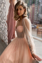 Robe de bal élégante longue en tulle rose à manches longues et coupe trapèze, couleur pêche