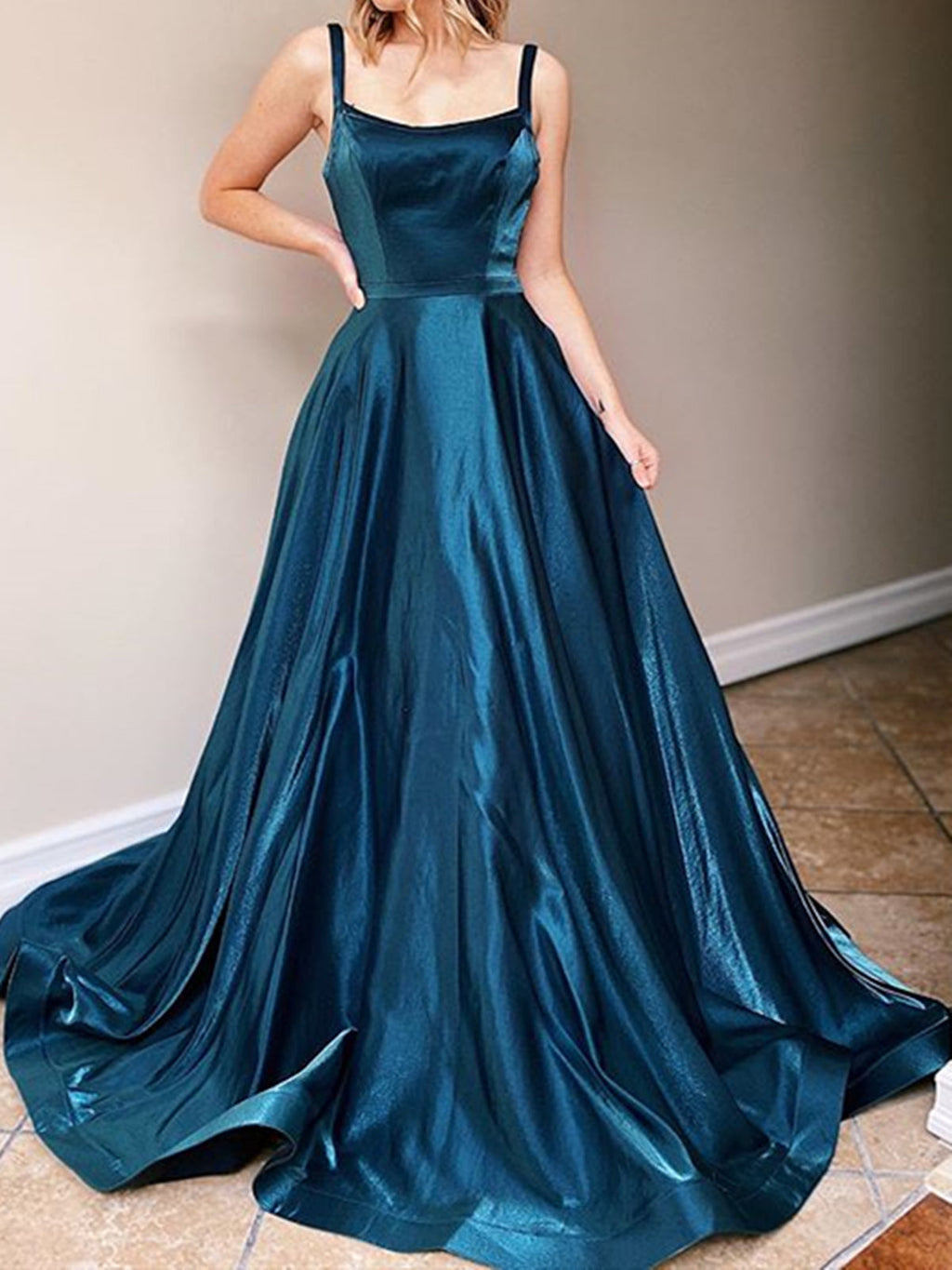 Robes de soirée élégantes longues trapèze sans manches à dos nu