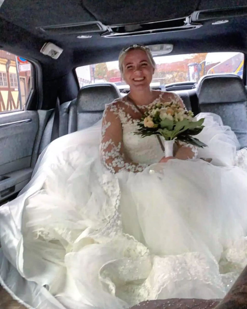 Elegante vestido de novia largo de tul con escote corazón y corte en A