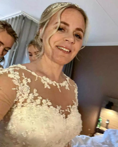 Elegante vestido de novia largo de tul con escote corazón y corte en A