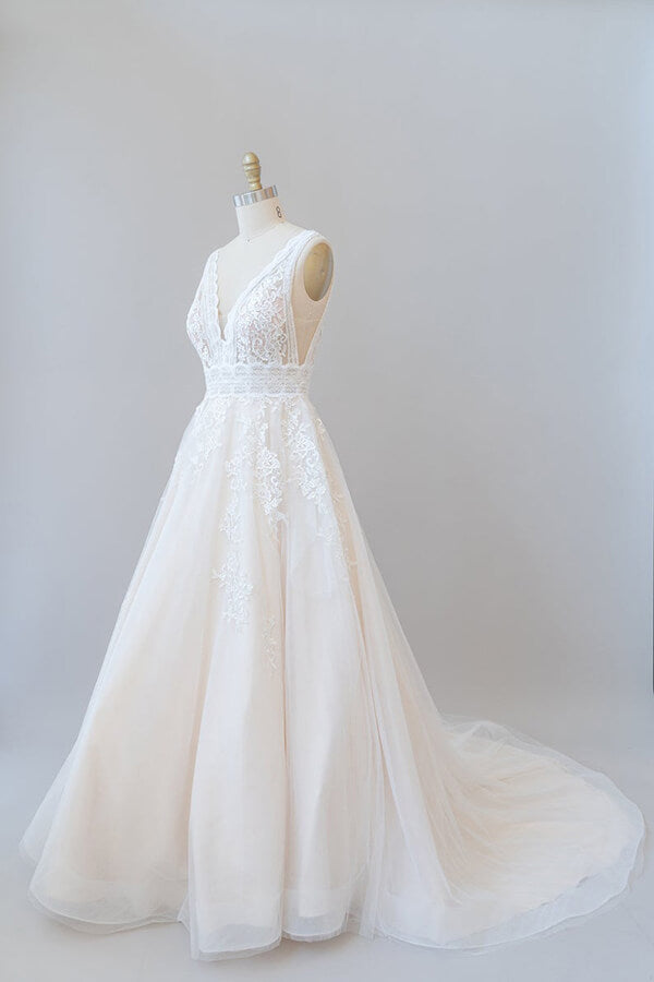 Robe de mariée élégante longue trapèze, col en V, appliques en dentelle et tulle dos nu