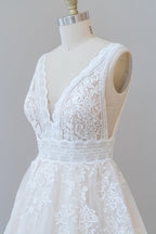 Robe de mariée élégante longue trapèze, col en V, appliques en dentelle et tulle dos nu