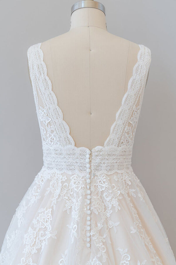 Robe de mariée élégante longue trapèze, col en V, appliques en dentelle et tulle dos nu