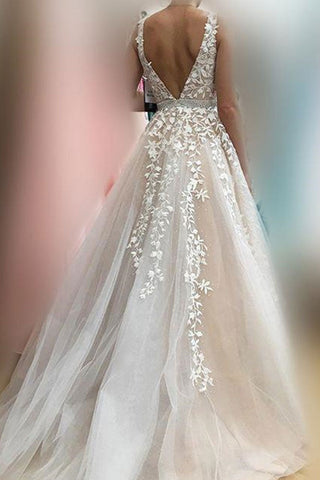Elegante vestido de novia largo de corte A con escote en V, apliques de encaje y tul