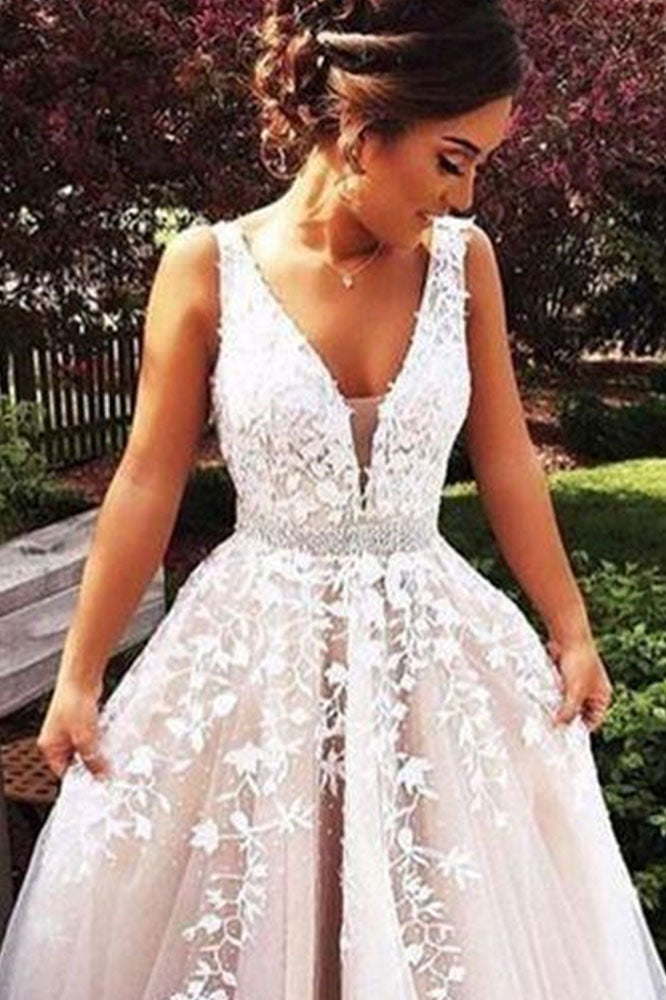 Elegante vestido de novia largo de corte A con escote en V, apliques de encaje y tul