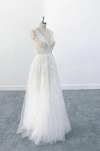 Elegante vestido de novia largo de corte A con escote en V, apliques, tul y espalda descubierta