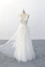 Elegante vestido de novia largo de corte A con escote en V, apliques, tul y espalda descubierta