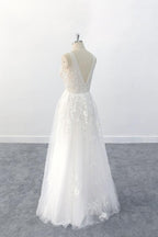 Elegante vestido de novia largo de corte A con escote en V, apliques, tul y espalda descubierta