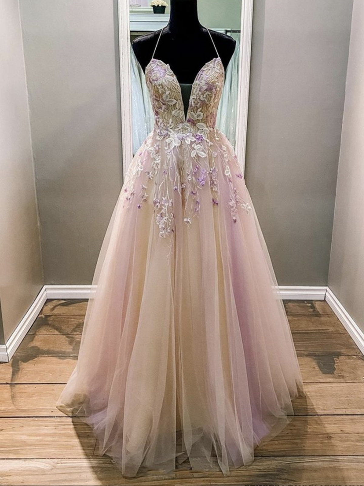 Elegant Long A Line V Neck Backless Tulle Lace Evening Formal Prom Dresses
