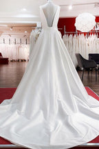 Vestidos de novia largos y elegantes de corte A, escote en V, volantes de satén y espalda descubierta