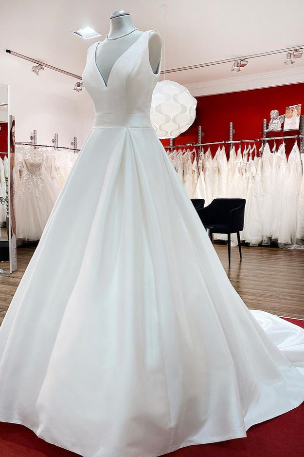 Vestidos de novia largos y elegantes de corte A, escote en V, volantes de satén y espalda descubierta