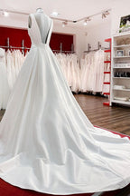 Vestidos de novia largos y elegantes de corte A, escote en V, volantes de satén y espalda descubierta