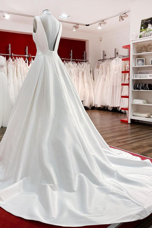 Vestidos de novia largos y elegantes de corte A, escote en V, volantes de satén y espalda descubierta