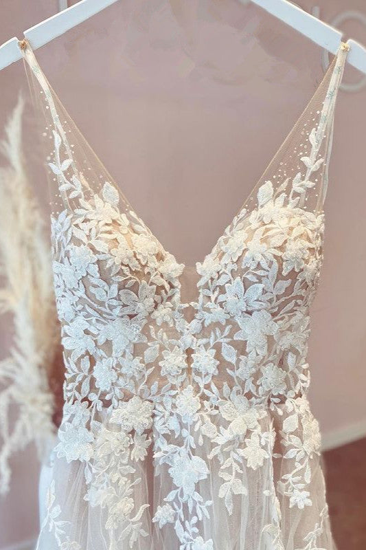 Robe de mariée élégante longue trapèze, col en V, en tulle, applications de dentelle et dos nu