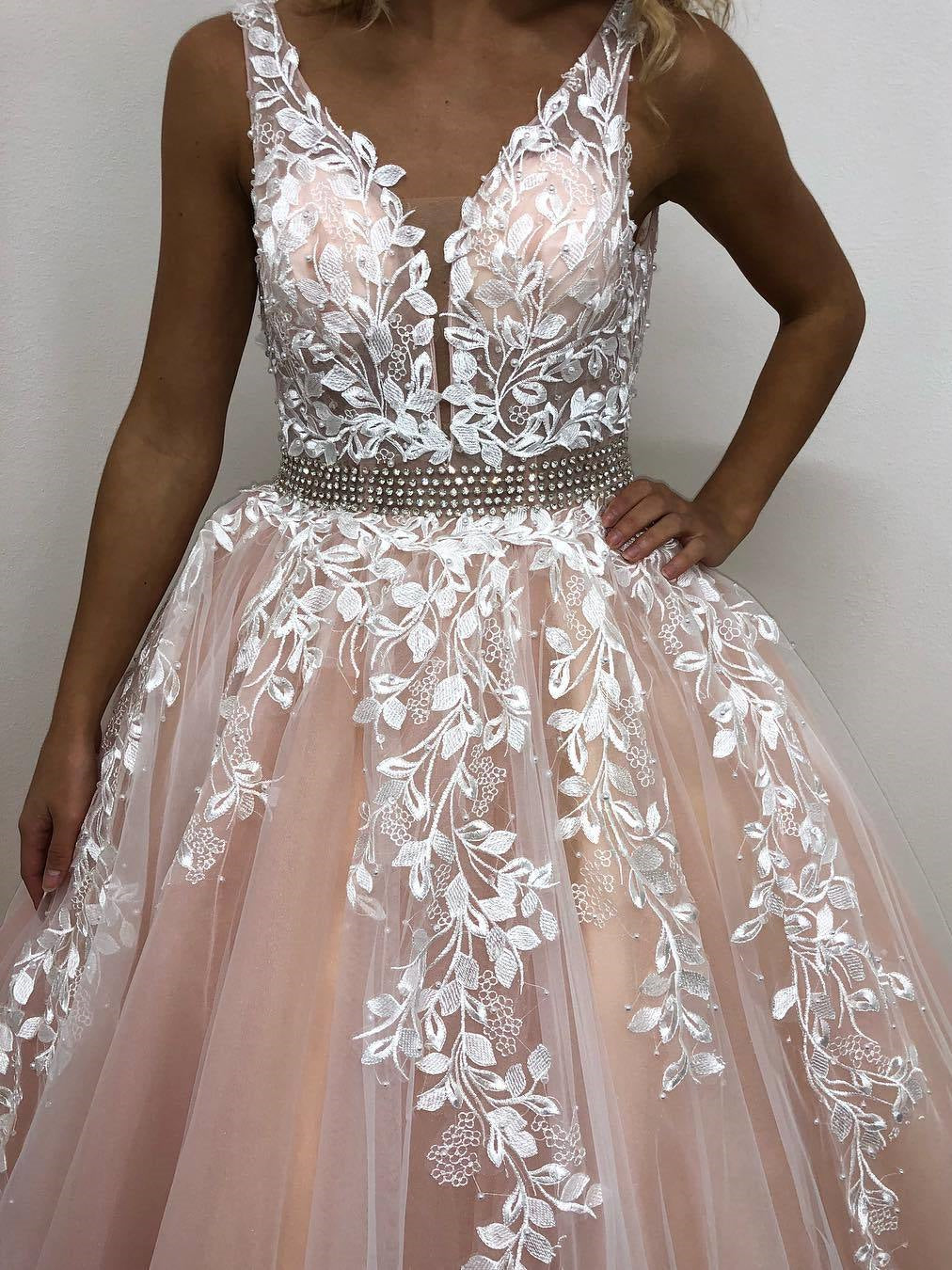 Elegantes vestidos largos de fiesta formales, corte en A, escote en V, tul, encaje y espalda descubierta