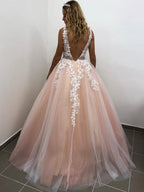 Elegantes vestidos largos de fiesta formales, corte en A, escote en V, tul, encaje y espalda descubierta