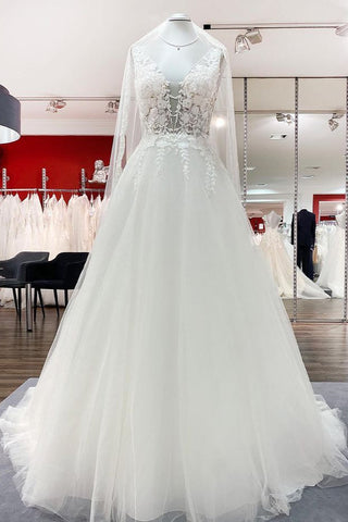 Elegante vestido de novia largo de corte A con escote en V, tul, encaje y espalda descubierta